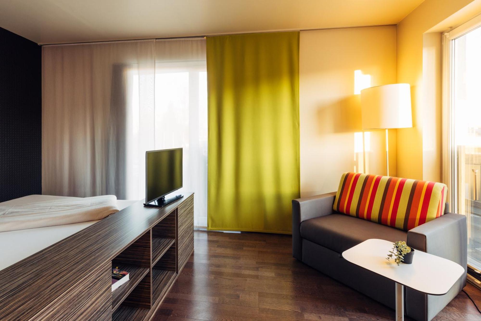 Harry'S Home Hart Bei Graz Hotel & Apartments Exterior foto